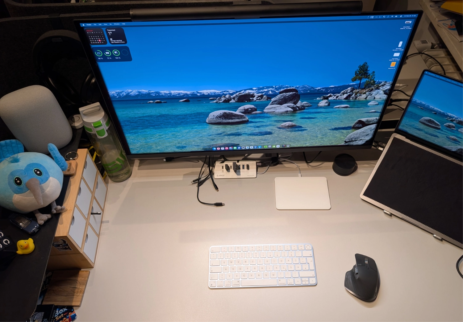 32 inch monitor desk setup